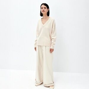 ⚡️Timeless Allude cashmere sweater sz M